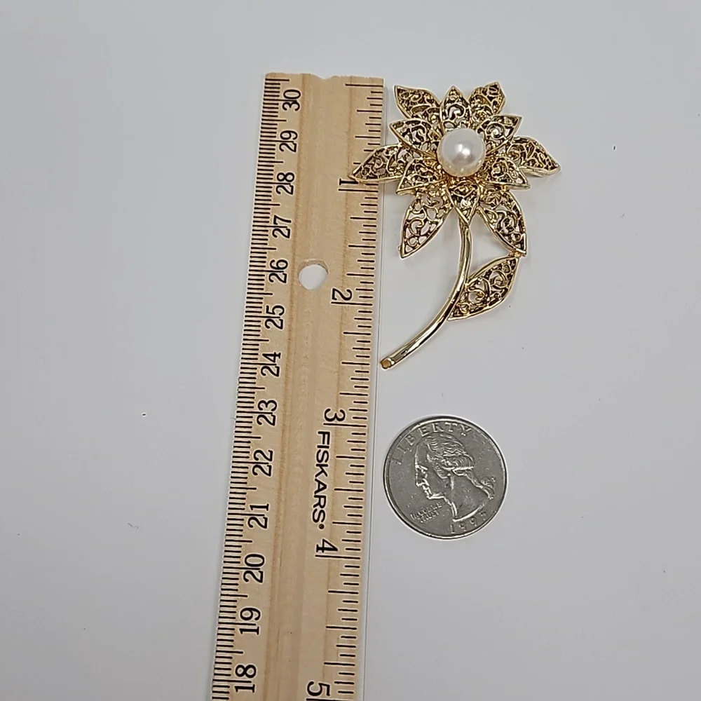 Vintage Flower Brooch Gold Tone Filagree Faux Pearl